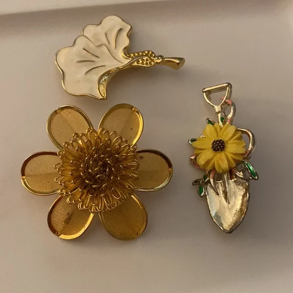 9 Vintage Floral Flower Themed Pins Brooches incl Sarah Coventry Avon Monet - Picture 15 of 16